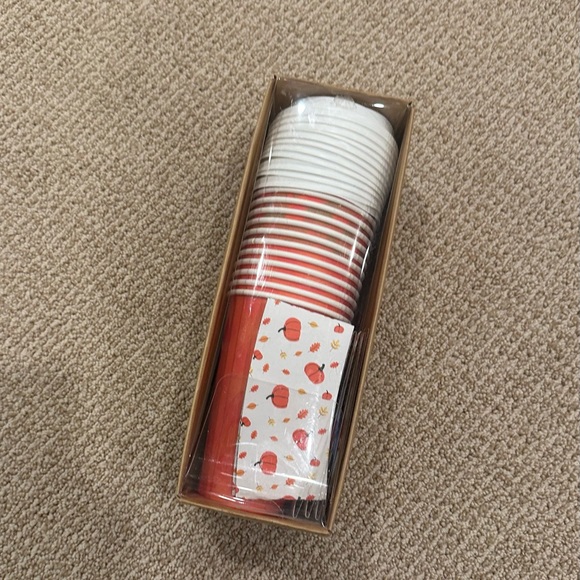 Designer Paper Coffee Cups with Sleeves - 12 count - Picture 2 of 3